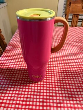 Pink 40oz Swig without straw